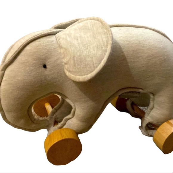 Land of nod elephant pulley - Picture 2 of 9